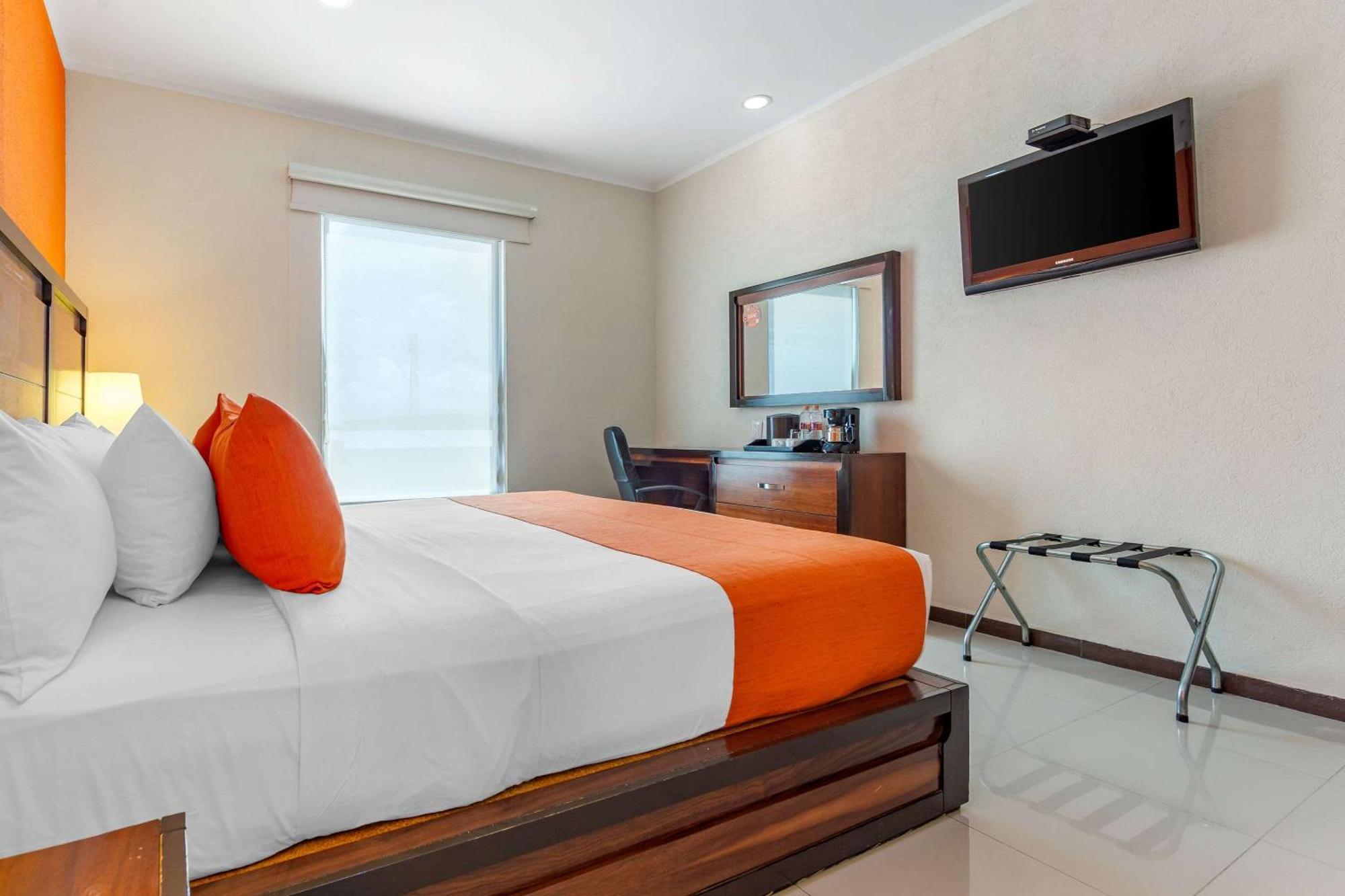 Comfort Inn Cancun Aeropuerto Bagian luar foto