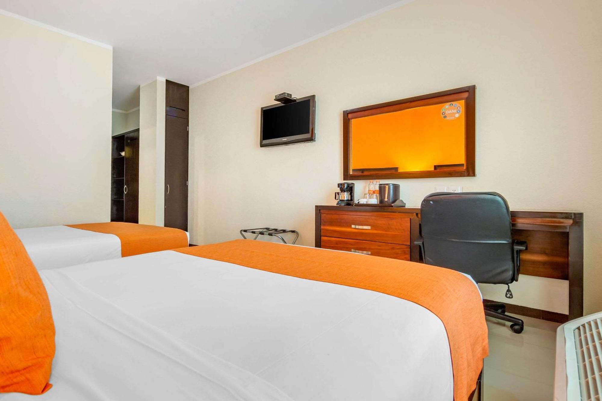 Comfort Inn Cancun Aeropuerto Bagian luar foto