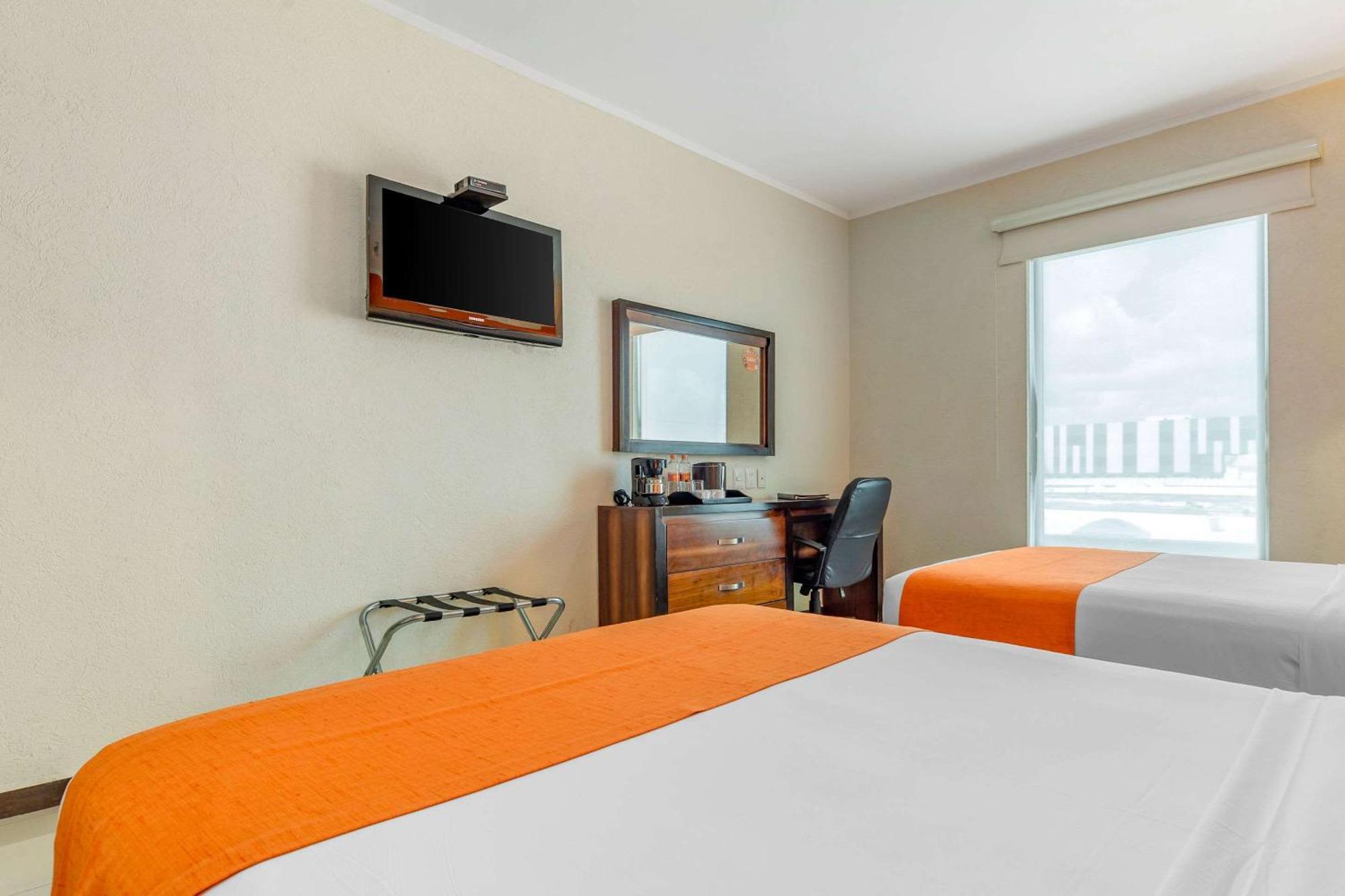 Comfort Inn Cancun Aeropuerto Bagian luar foto